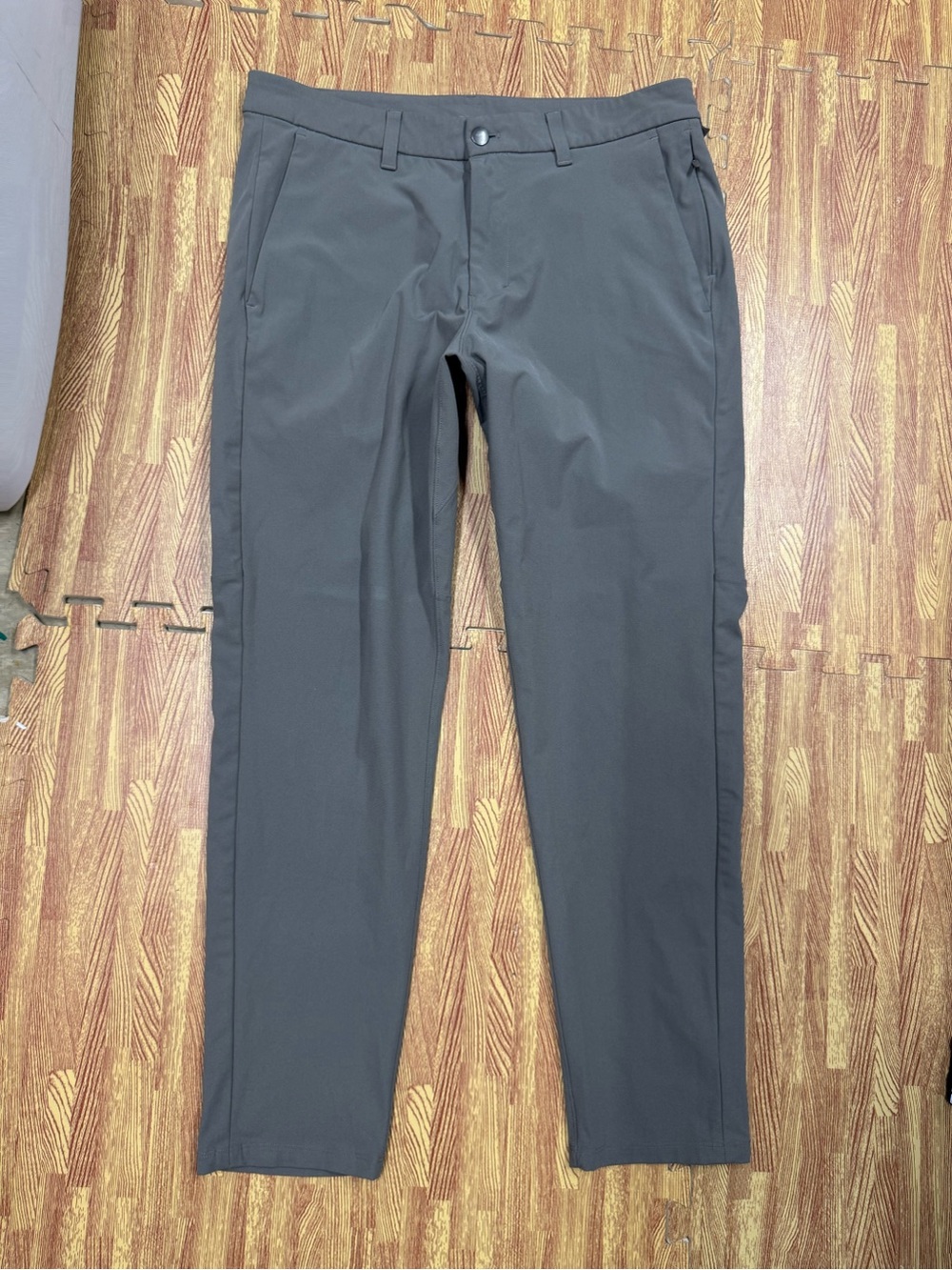 Lululemon Commission Pants Men’s 33x29 Slim Warpstreme Chino LM5AF1S Grey Tan